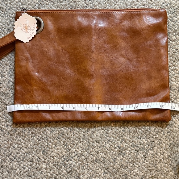 Elegant Tan Leather Oversized Wristlet Clutch - Picture 2 of 5